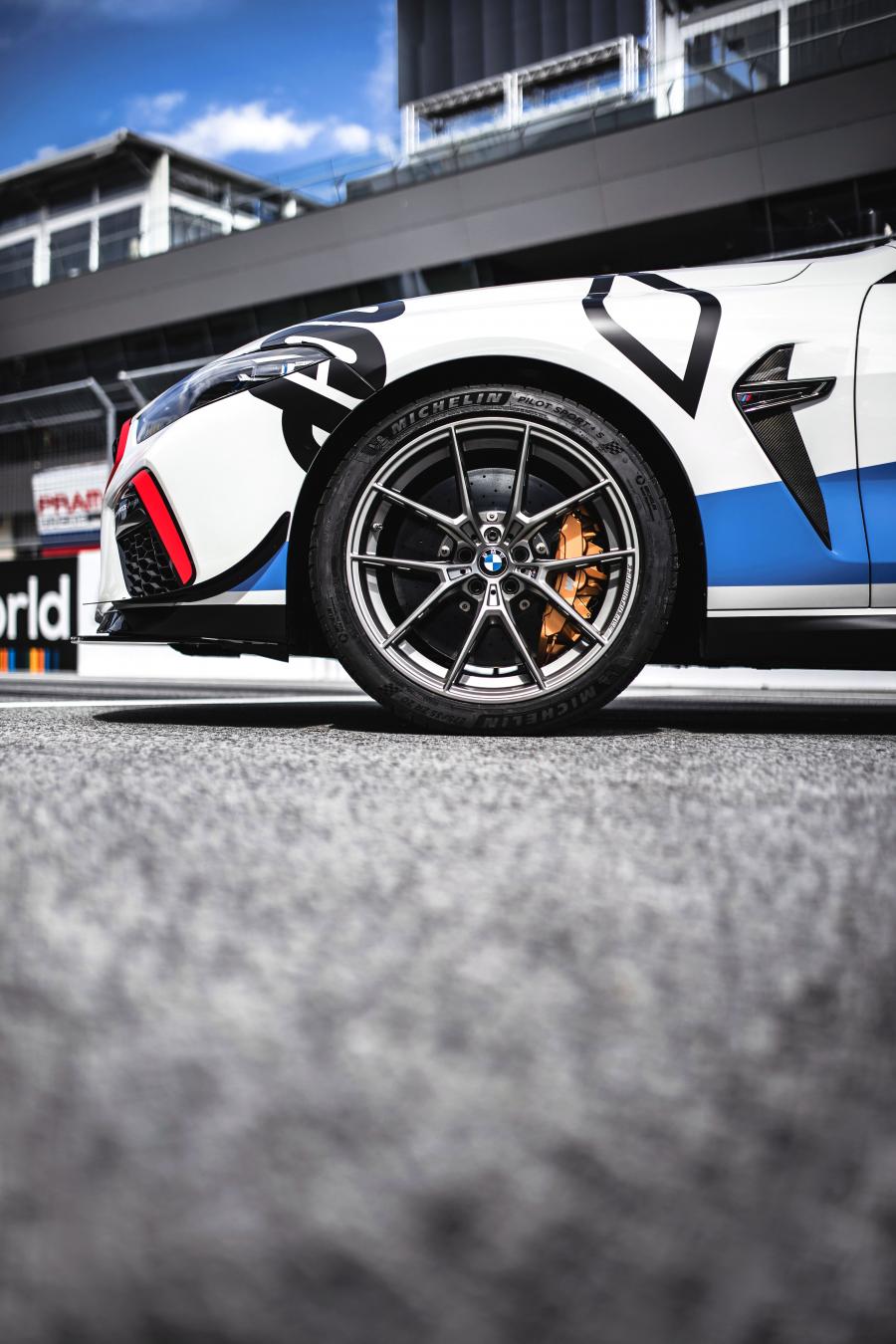 Детали экстерьера BMW M8 Competition Coupe MotoGP Safety Car (F92) 2019 года  (фото 21 из 38)